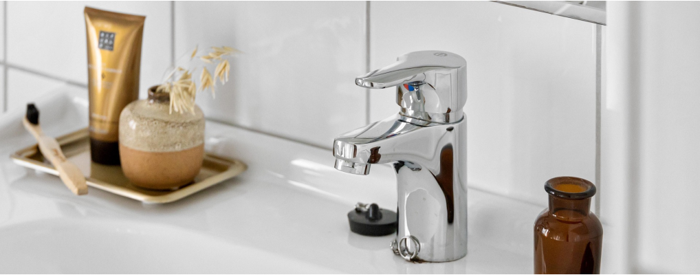 How to install a mixing faucet?